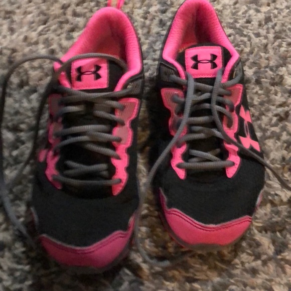 Under armor shoes - Picture 2 of 6